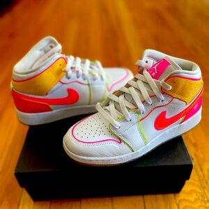 Barely worn like new Air Jordan1 Mid Edge Glow GS Youth